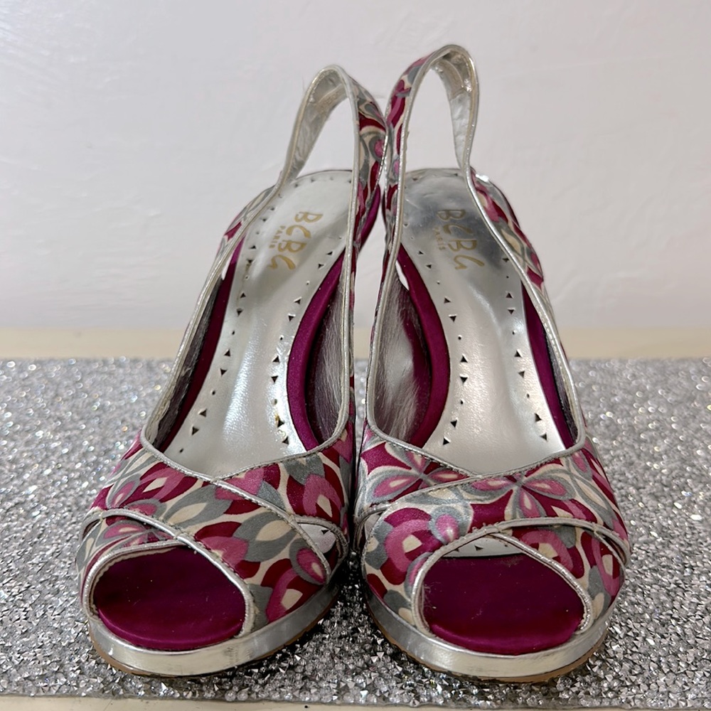 BCBG Paris 7B/37 Pink & Gray Floral 4 1/2” Silver Heal